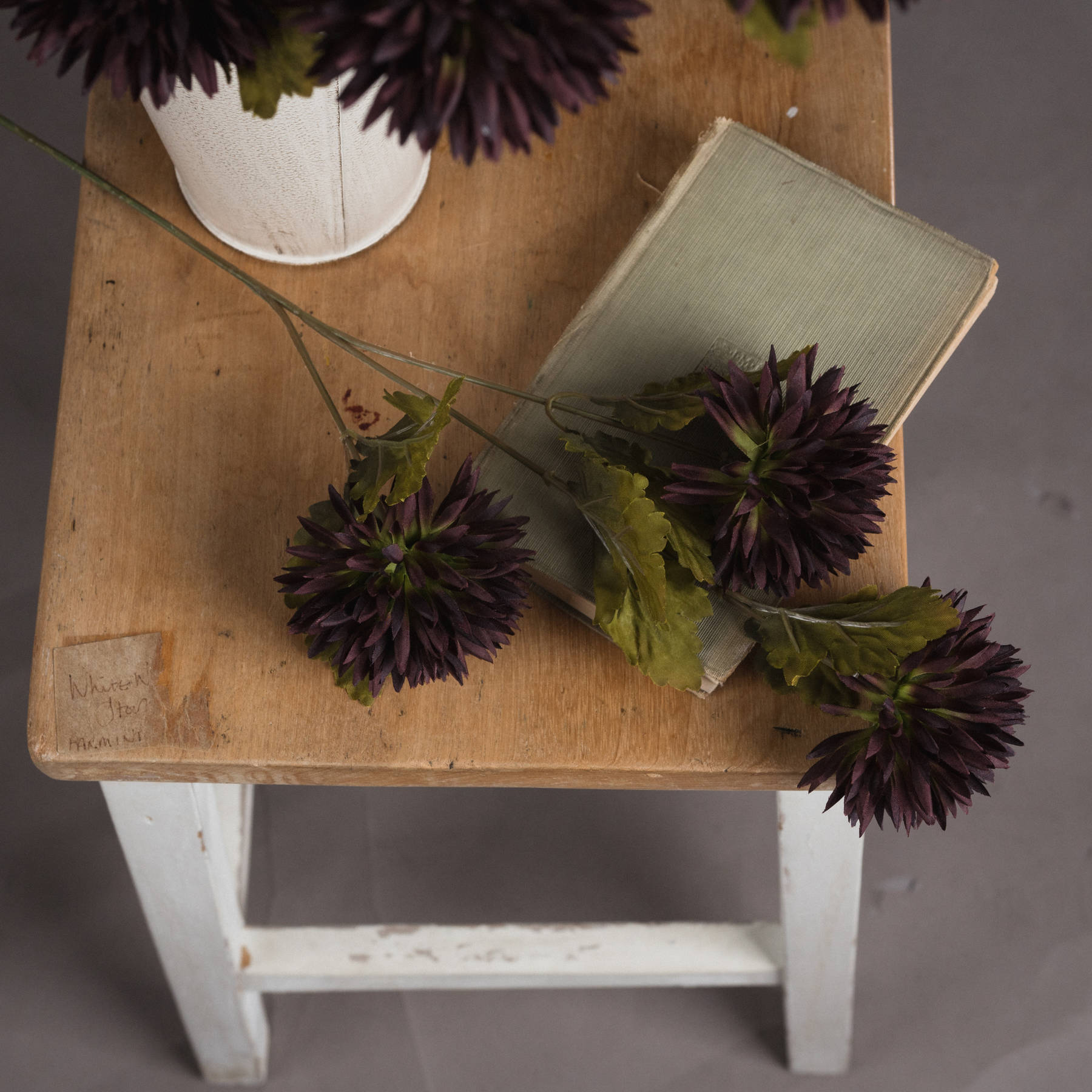 chocolate-chrysanthemum-table