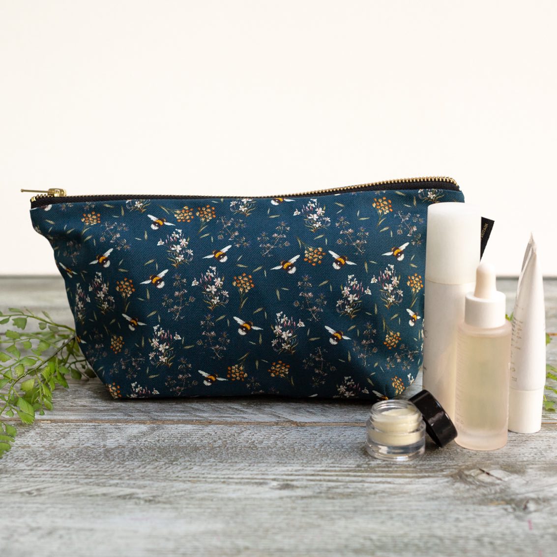 Toasted Crumpet - Bee & Honeysuckle Noir Wash Bag